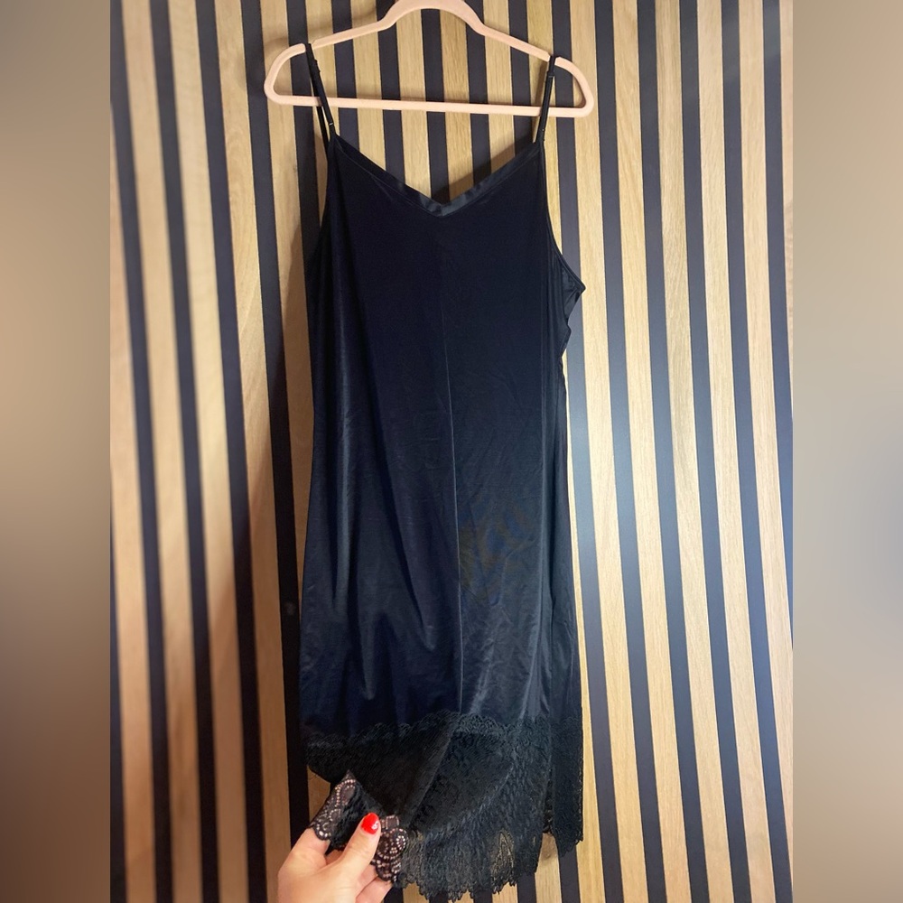 Vanity Fair Black Lace-Hem Camisole Slip